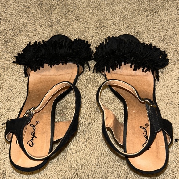 Open Toe Fringe black pumps - Picture 4 of 5